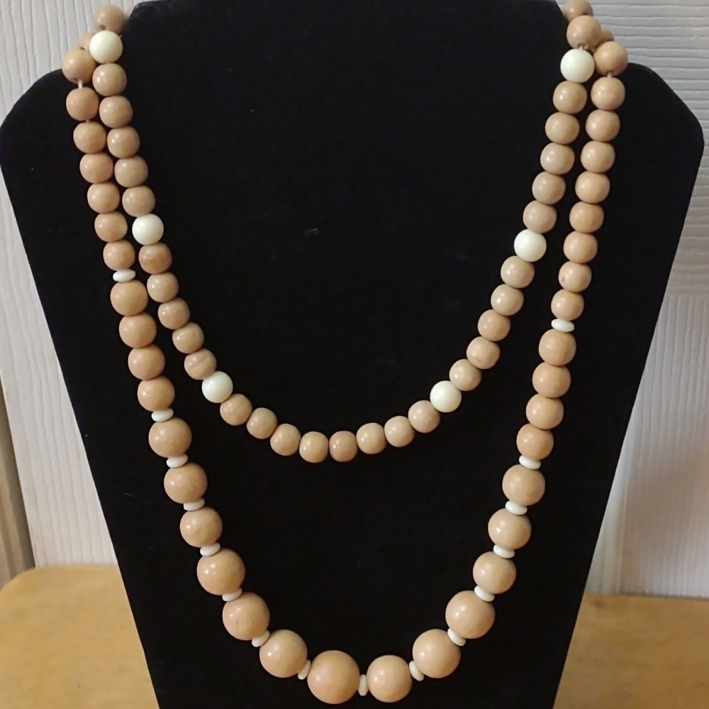 2 piece wooded beaded necklace set
